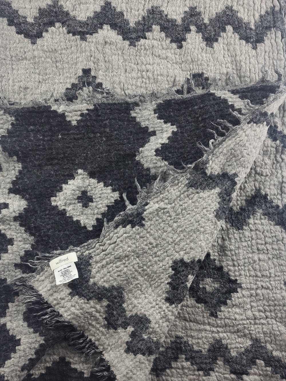 WILFRED Aritzia Diamond Mosaic Merino Wool Blanket Scarf Southwest Aztec